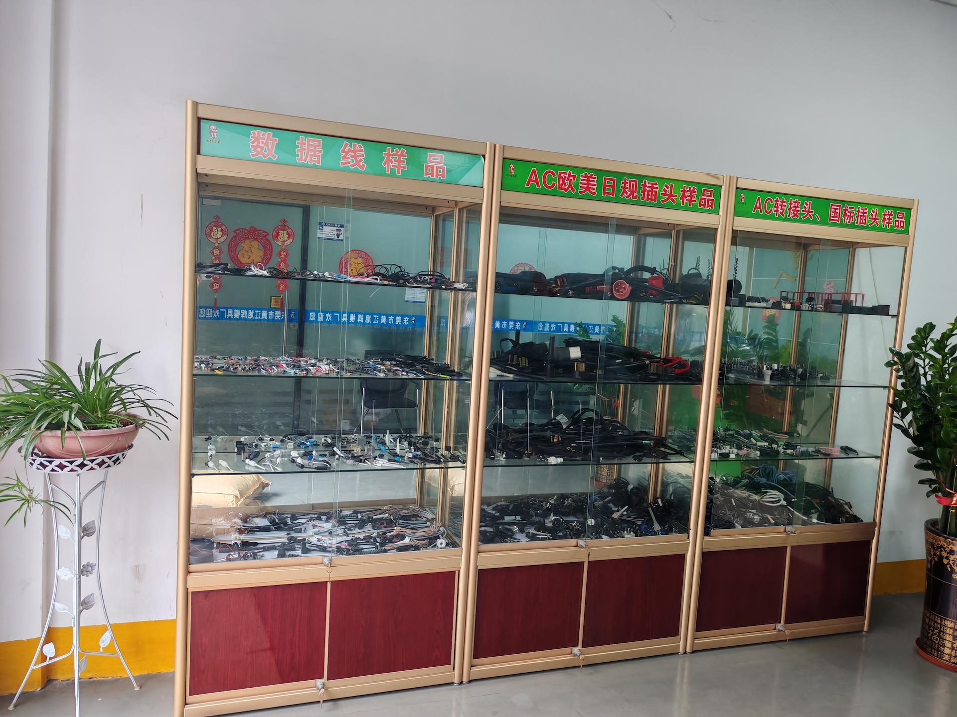  【恭喜】 东莞市黄江旭辉盛模具厂正通移动端手机网站！(图2)